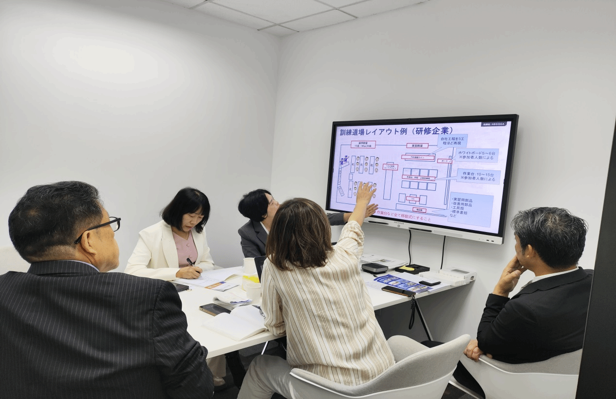 東方語(yǔ)言學(xué)院院長(zhǎng)程良率隊(duì)赴上海訪企拓崗與考察交流，深化產(chǎn)學(xué)研合作，賦能網(wǎng)絡(luò)技術(shù)服務(wù)人才培養(yǎng)